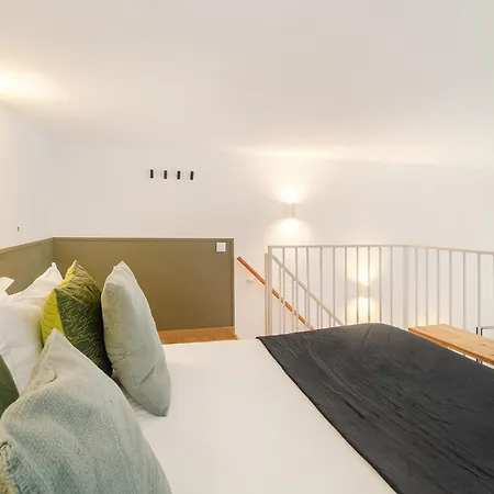 Whome Lisbon's Elite A Stylish & Modern W Patio Appartement